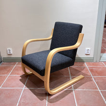 Load image into Gallery viewer, Vintage Artek 402 chair
