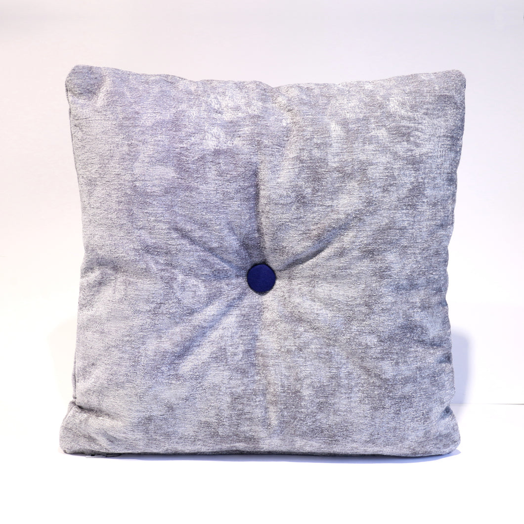 Cushion in silver velvet