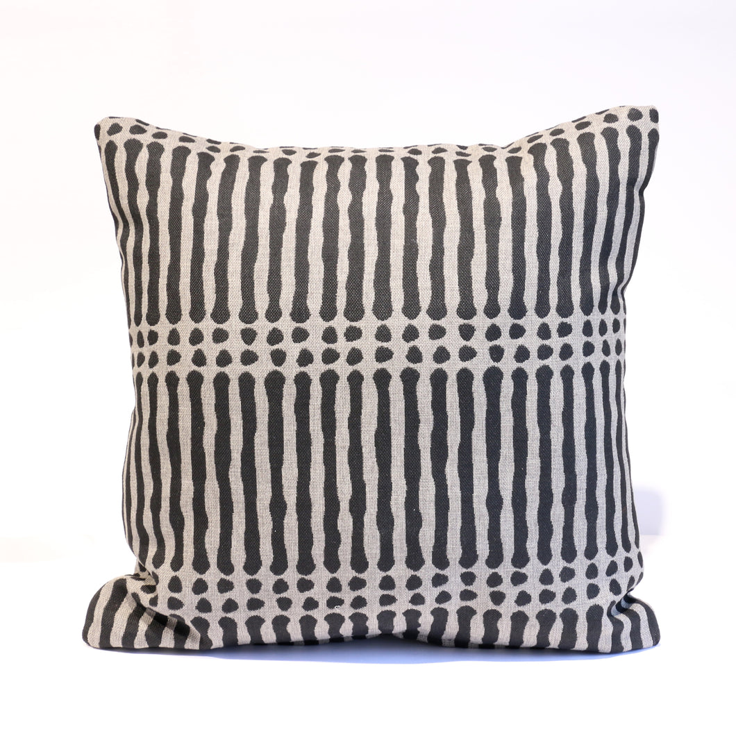 Cushion in outdoor fabric grey, black