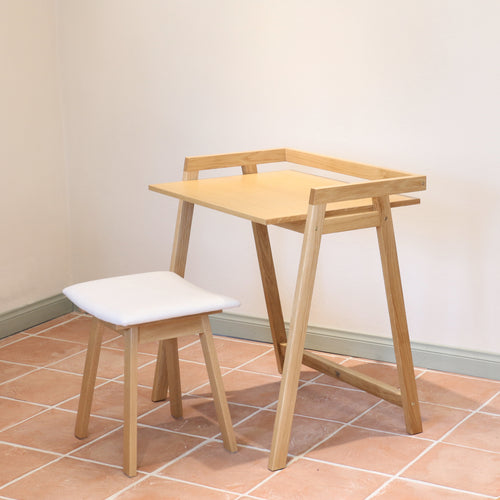 Kantti desk and Simo stool in oak by Deka